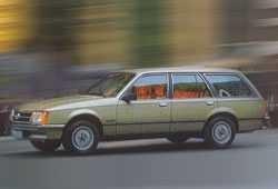 Opel Commodore C Kombi 2.5 E 130KM 96kW 1981-1982