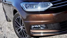 Volkswagen Touran 2.0 TDI 150 KM (nadwozie cz.1) - prawy przedni reflektor - wyłączony