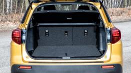 Suzuki Vitara 1.0 Boosterjet 111 KM - galeria redakcyjna (1) - tył - bagażnik otwarty