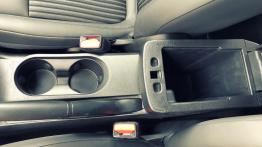 Fiat Tipo SW 1.6 Multijet 120 KM - galeria redakcyjna (1) - tunel ?rodkowy mi?dzy fotelami
