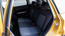 Suzuki Vitara 1.0 Boosterjet 111 KM - galeria redakcyjna (1) - tylna kanapa