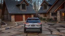 Odświeżony Jeep Cherokee z nowym silnikiem