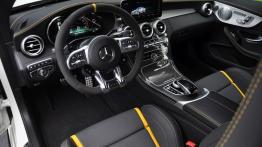 Mercedes-AMG i dwa przepisy na coupe – czterodrzwiowe AMG GT i łobuz klasy średniej