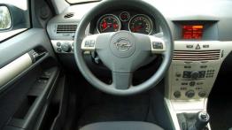 Opel Astra III sedan 1.3 CDTI - spory sedan dla oszczędnych