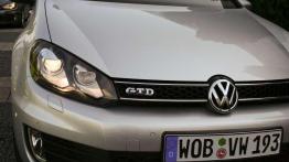 Z klekotem, ale szybko