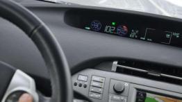 Na prąd, benzynę i ... drewno - jedziemy Toyotą Prius Plug-in po choinkę (Fotostory)
