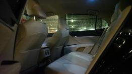 Toyota Camry 2.5 Hybrid Dynamic Force 218 KM- galeria redakcyjna - tylna kanapa