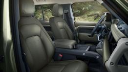 Land Rover Defender (2020) - widok ogólny wnêtrza z przodu