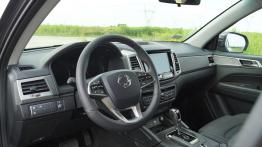 SsangYong Musso Quartz 2.2 D 181 KM - galeria redakcyjna - kokpit