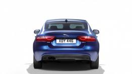 Jaguar XE 2.0d R-Sport (2015) - tył - reflektory wyłączone