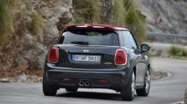 Mini John Cooper Works 2015 - widok z tyłu