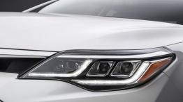 Toyota Avalon IV Facelifting (2016) - lewy przedni reflektor - włączony