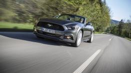 Ford Mustang VI Cabrio EcoBoost (2015) - wersja europejska - widok z przodu