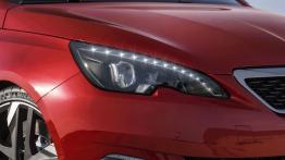 Peugeot 308 II Hatchback GTi (2016) - prawy przedni reflektor - włączony