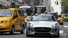 Jaguar F-Type AWD R Coupe (2016) - widok z przodu