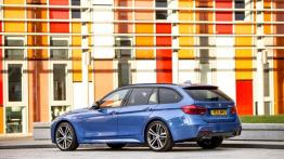 BMW 330d xDrive M Sport Touring (2016) - widok z tyłu