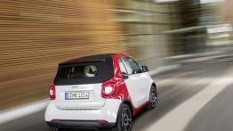 Smart Fortwo Cabrio (2016) - widok z tyłu