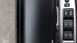 Subaru Levorg 1.6 GT 170 KM (2016) - galeria redakcyjna - sterowanie w drzwiach