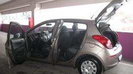 Hyundai i20 Hatchback 5d Facelifting 1.2 DOHC 85KM - galeria redakcyjna - lewy bok