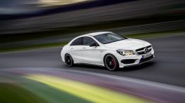 Mercedes CLA 45 AMG (2014) - prawy bok