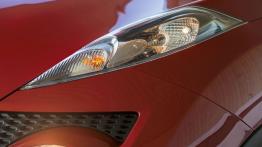 Nissan Juke 1.5 dCi (2013) - lewy przedni reflektor - włączony