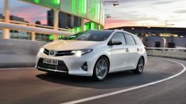 Toyota Auris II Hybrid Touring Sports (2013) - widok z przodu