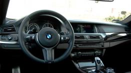BMW Seria 5 F10 535d 313KM - galeria redakcyjna - pełny panel przedni