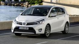 Toyota Verso Facelifting - widok z przodu