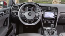 Volkswagen Golf VII Hatchback 5d TDI - kokpit