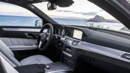 Mercedes E 350 4MATIC Facelifting - pełny panel przedni