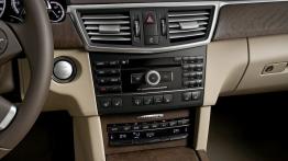 Mercedes Klasa E W212 - konsola środkowa