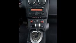 Nissan Qashqai + 2 2010 - konsola środkowa