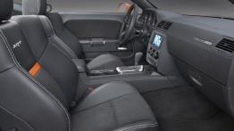 Dodge Challenger SRT8 - widok ogólny wnętrza z przodu