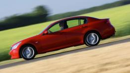Infiniti G37 Sedan - lewy bok