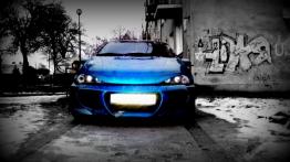 Opel Tigra I - galeria społeczności - przód - reflektory włączone