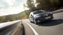 Toyota Avensis III sedan Facelifting - widok z przodu