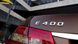 Mercedes E 400 HYBRID - emblemat