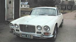 Jaguar XJ - widok z przodu
