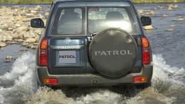 Nissan Patrol 2005 - widok z tyłu
