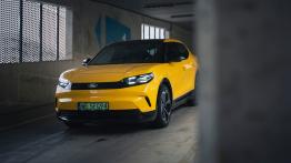 Ford Capri 2025 Premium AWD - przód - reflektory w³±czone