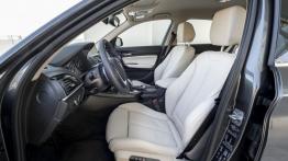 BMW 120d xDrive F20 Facelifting (2015) - widok ogólny wnętrza z przodu