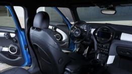 Mini Cooper S 2014 - wersja 5-drzwiowa - widok ogólny wnętrza
