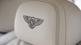Bentley Flying Spur (2014) - zagłówki na tylnych fotelach