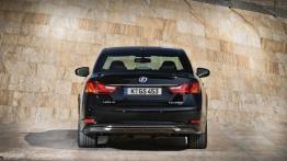 Lexus GS IV 450h F-Sport (2012) - widok z tyłu