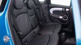 Mini Cooper S 2014 - wersja 5-drzwiowa - tylna kanapa