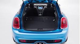 Mini Cooper S 2014 - wersja 5-drzwiowa - tylna kanapa złożona, widok z bagażnika