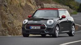 Mini John Cooper Works 2015 - widok z przodu