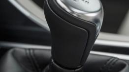 Jaguar XE 2.0d Ammonite Grey (2015) - dźwignia zmiany biegów
