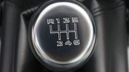 Jaguar XE 2.0d Ammonite Grey (2015) - dźwignia zmiany biegów