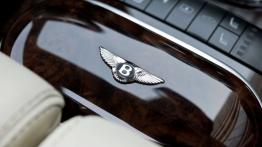 Bentley Flying Spur (2014) - tunel środkowy między fotelami
